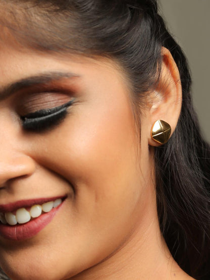 Ishhaara Square Studs