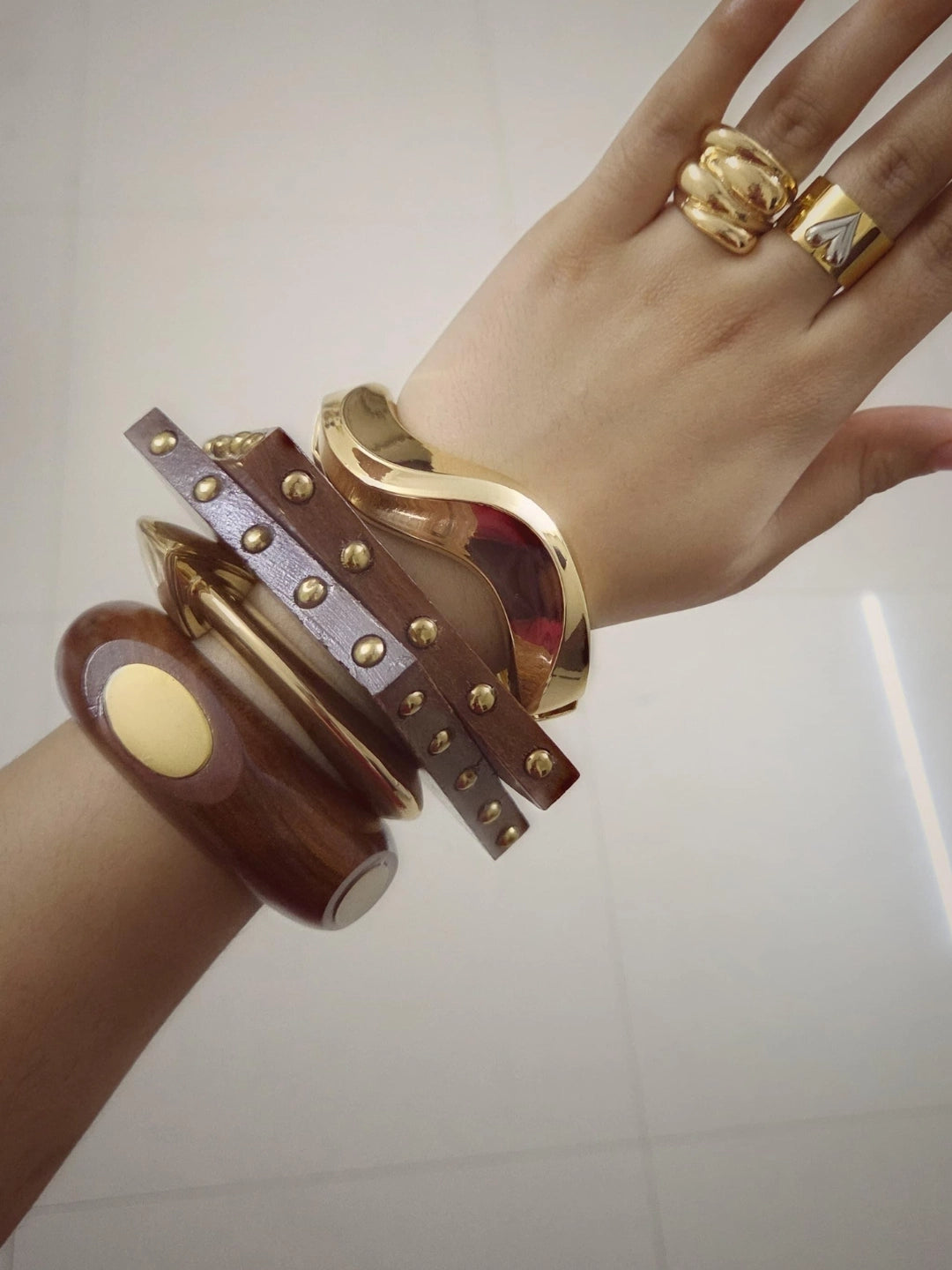 Ishhaara Stack Of 5 Wodden Bangles