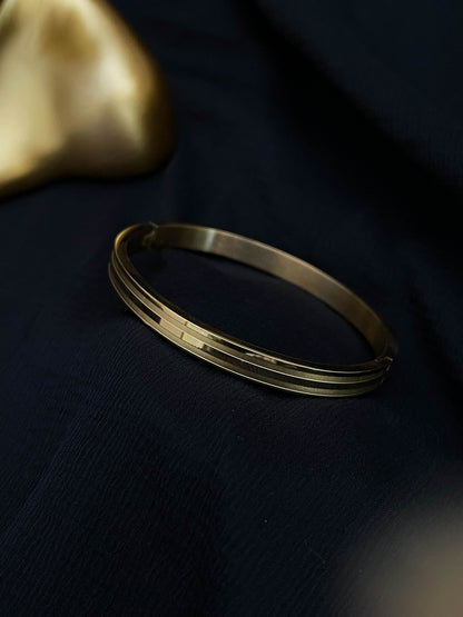 Ishhaara Stainless Steel Ridged Kada Bracelet
