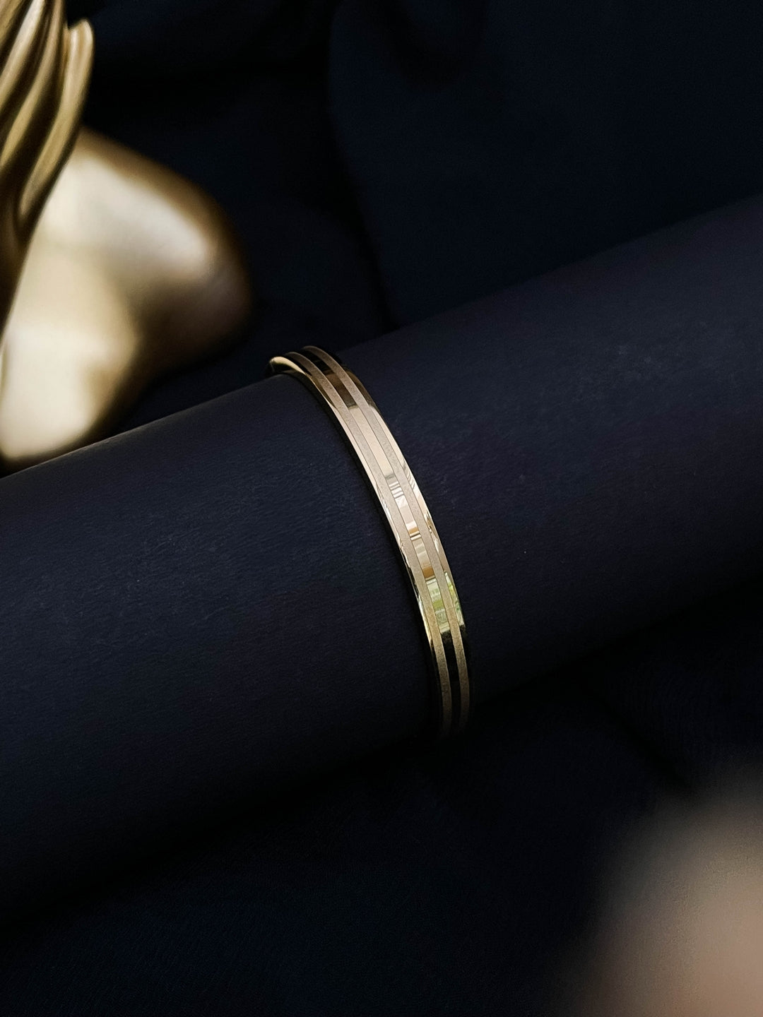 Ishhaara Stainless Steel Ridged Kada Bracelet