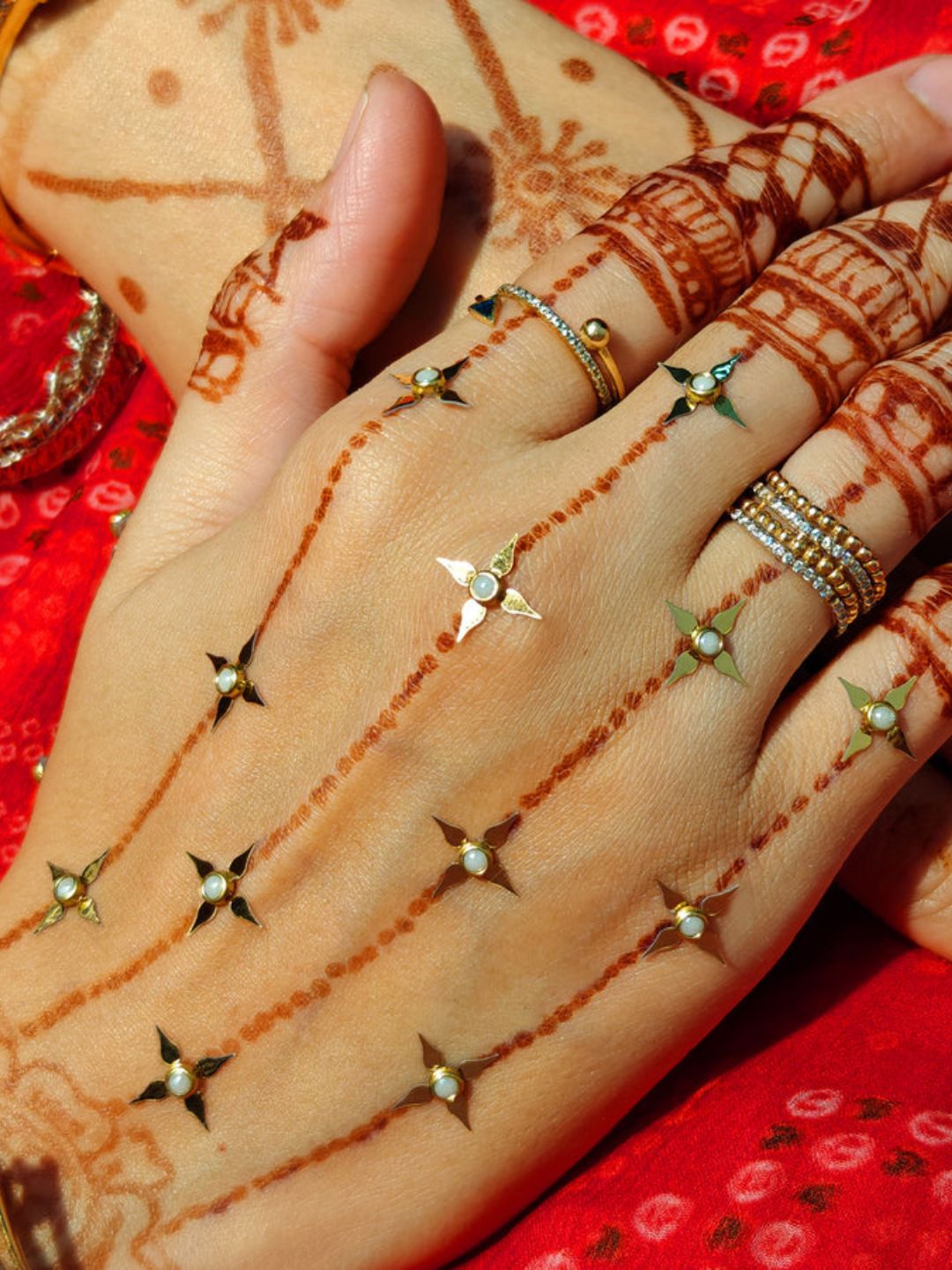 Ishhaara Star Shaped Mehendi Bindis