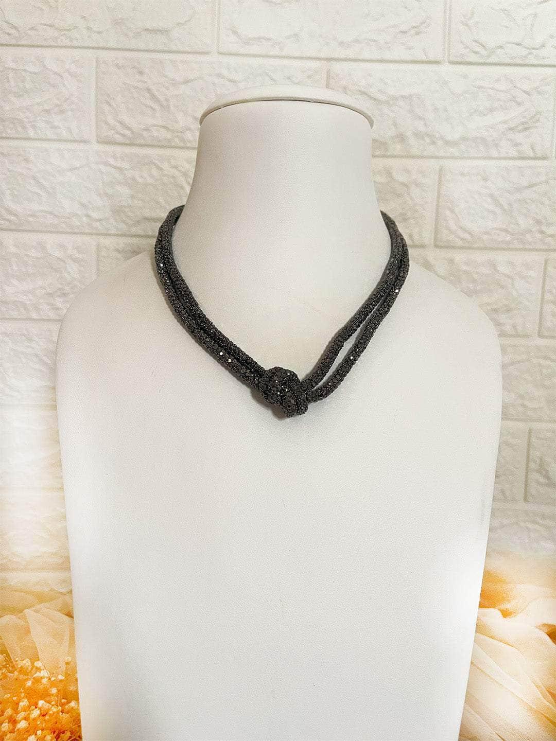 Ishhaara Stardust black knotted necklace
