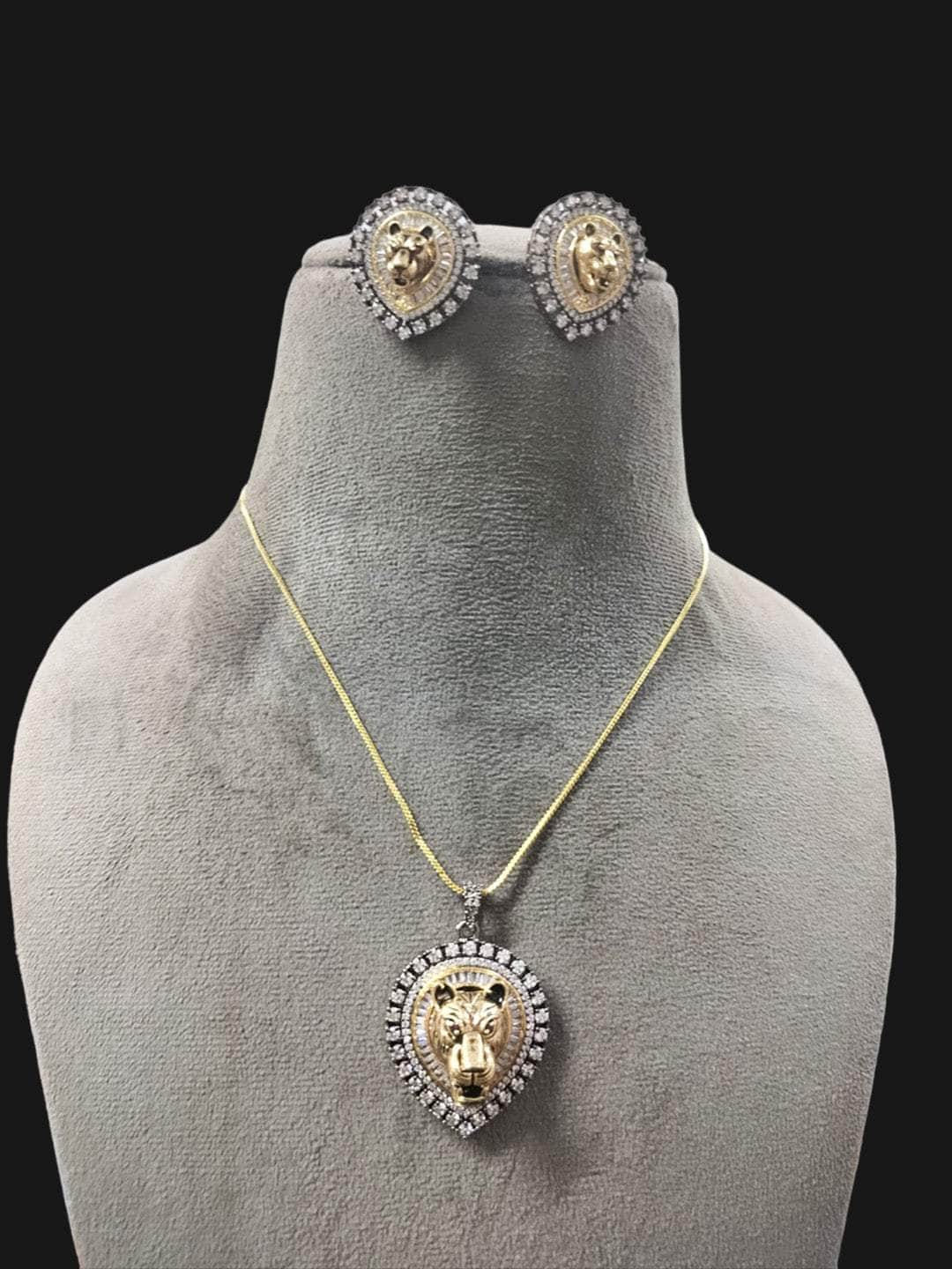 Ishhaara Stunnung Lion Motif Necklace Set