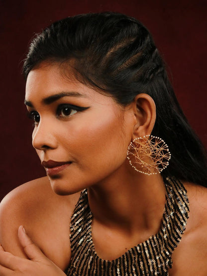 Ishhaara Sunburst Pearl Stud Earring