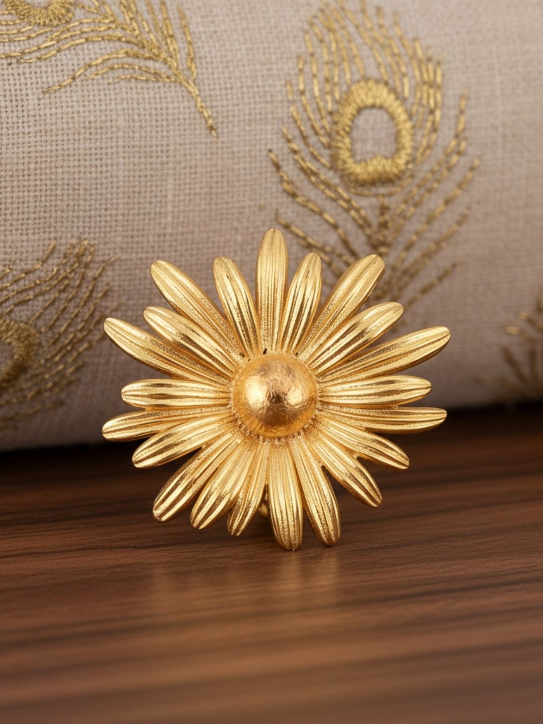 Ishhaara Sunflower Brooch