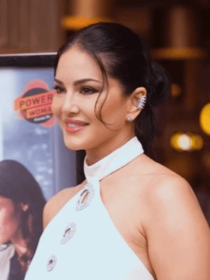 Ishhaara Sunny Leone In Double Dynamite Ear Cuff