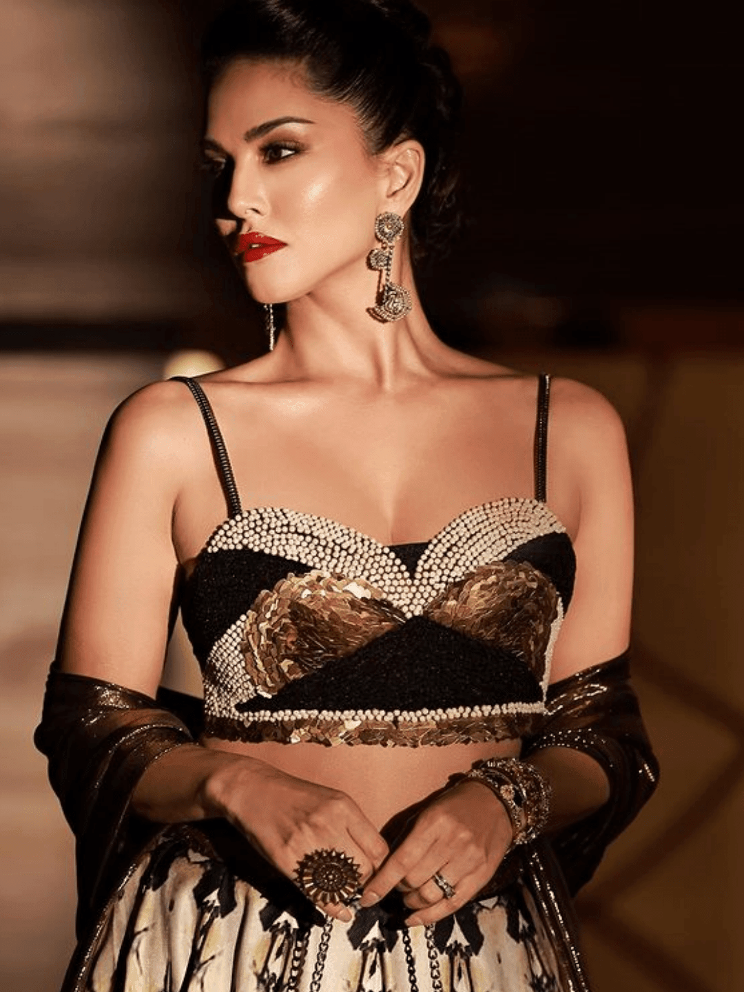 Ishhaara Sunny Leone In Oxidised Golden Chrysathrus Ring