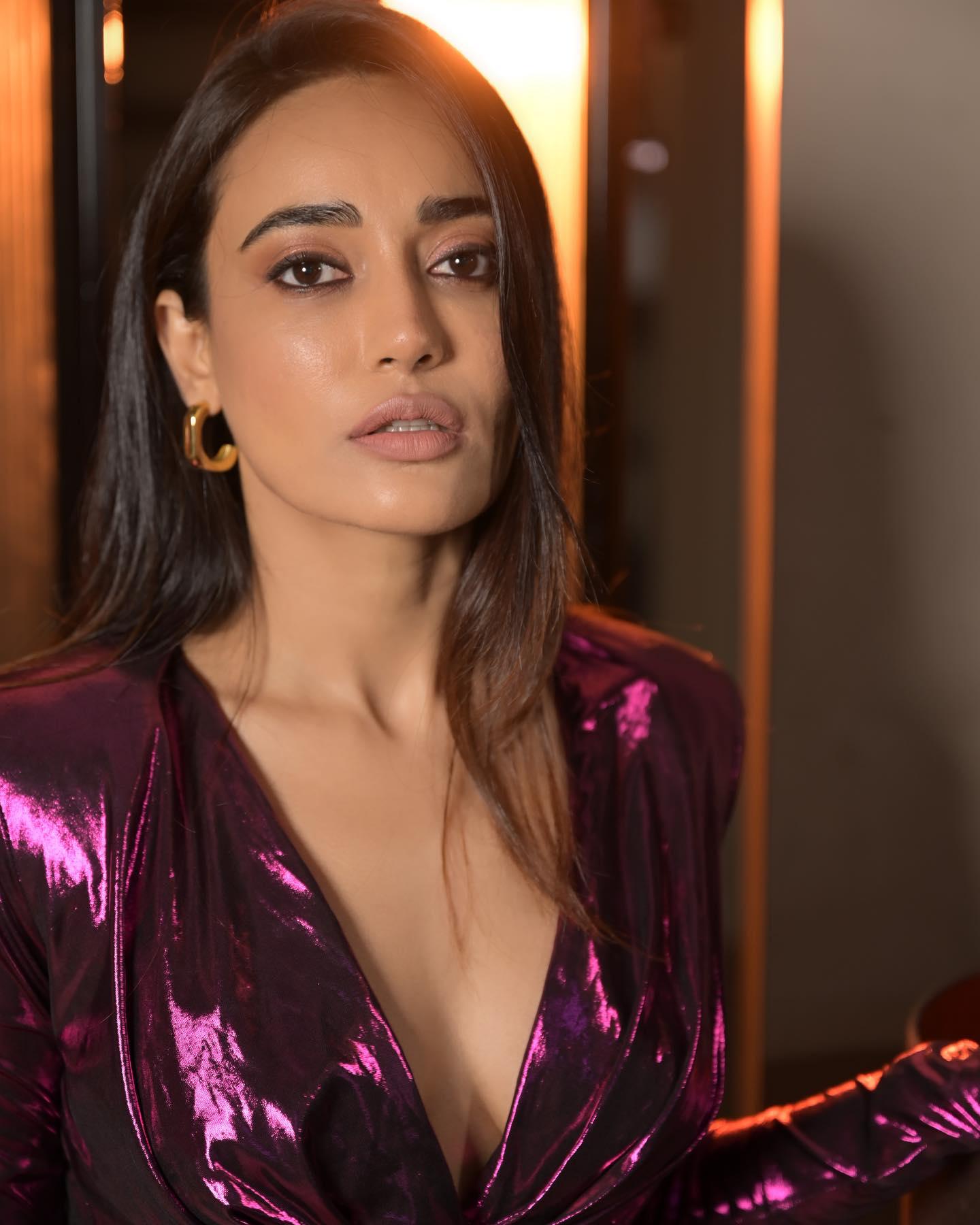 Ishhaara Surbhi Jyothi In Geometric Hoop Earrings