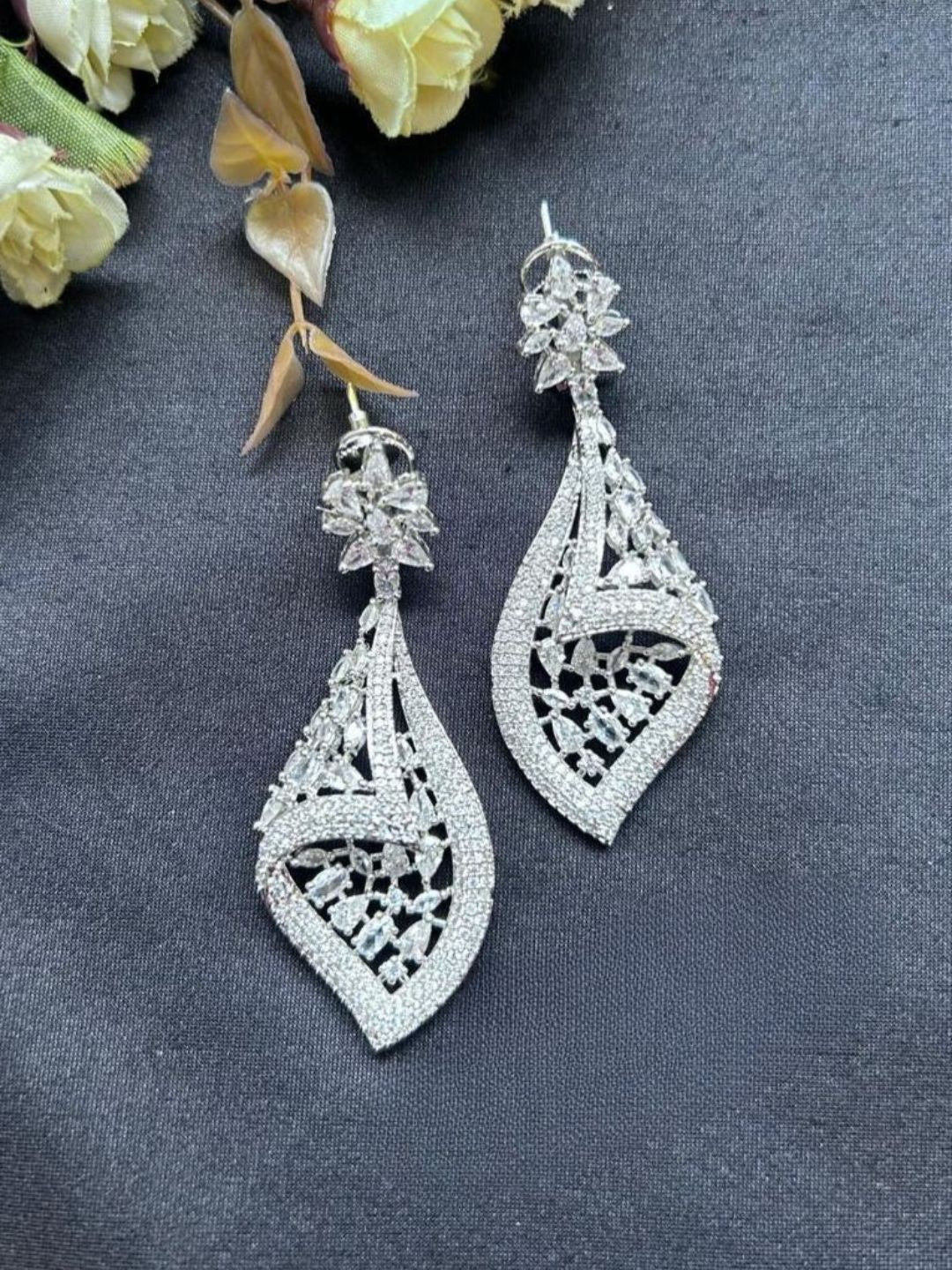 Ishhaara Swirled Net Earrings