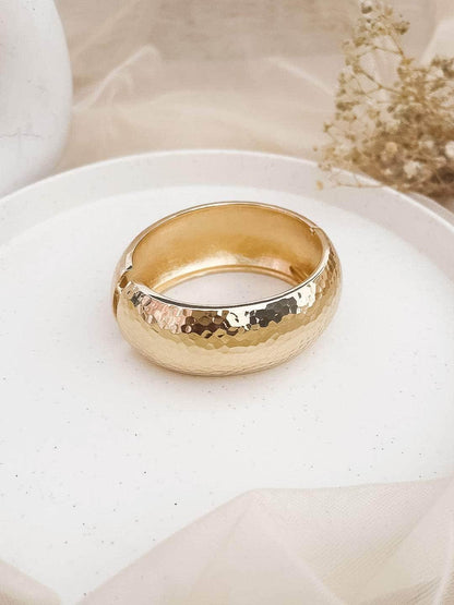 Ishhaara Taapsee Pannu In Gold Plated Brass Thick Basic Hammered Bangle