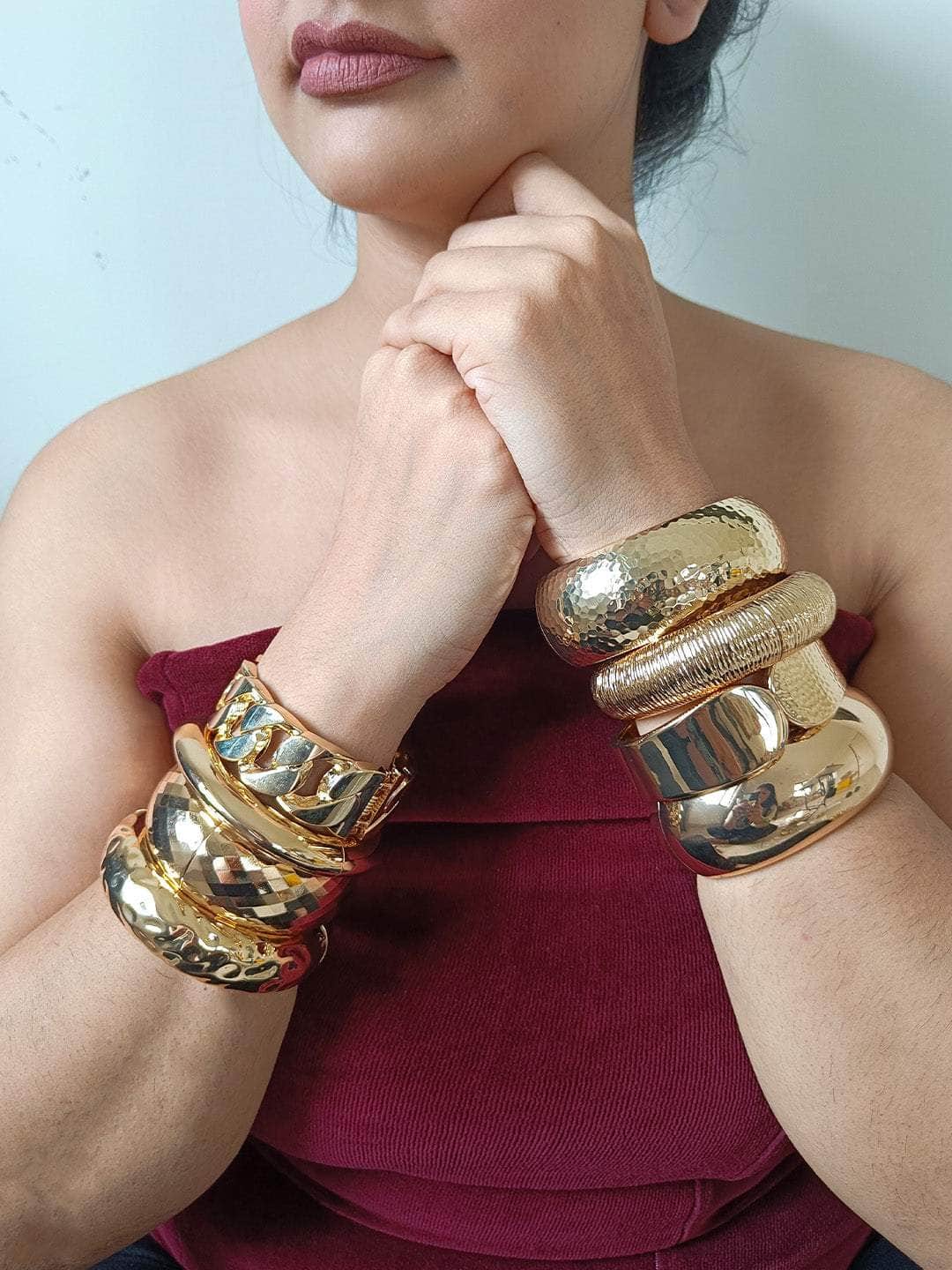 Ishhaara Taapsee Pannu In Gold Plated Brass Thick Basic Hammered Bangle