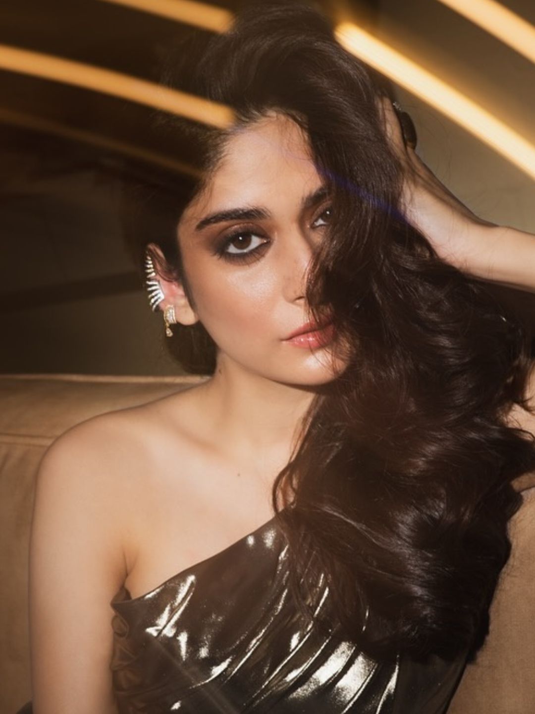 Ishhaara Tanya Maniktala In Minimalist Gold Earcuff