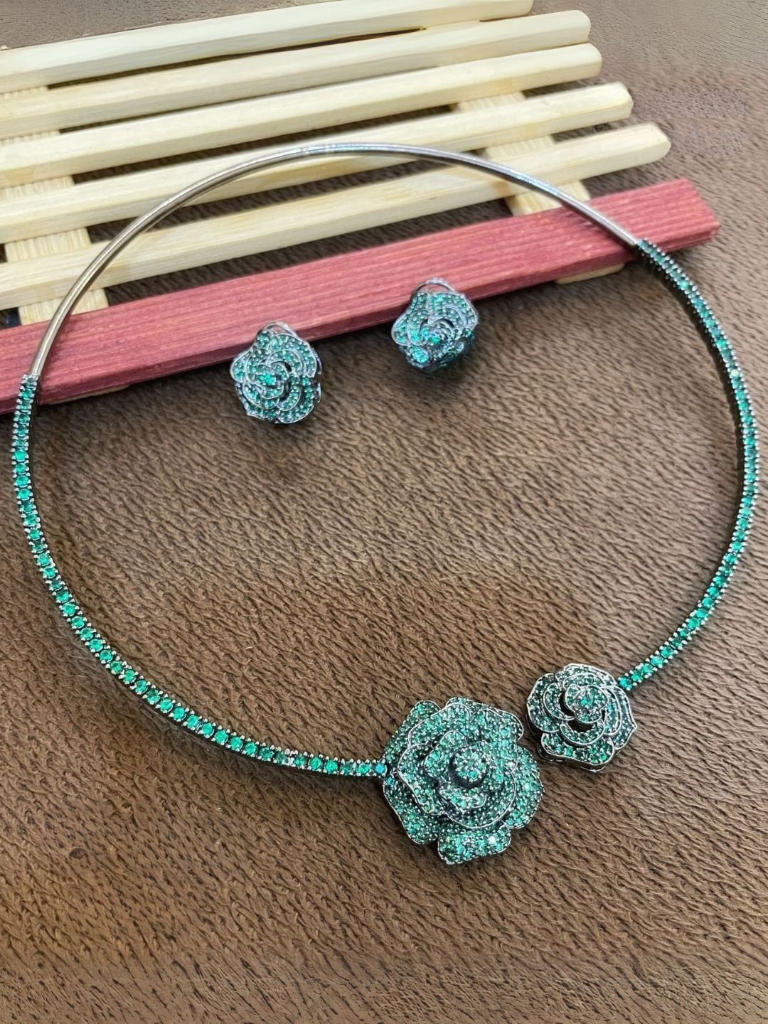 Ishhaara Teal Blooming Rose Diamond Hasli Set