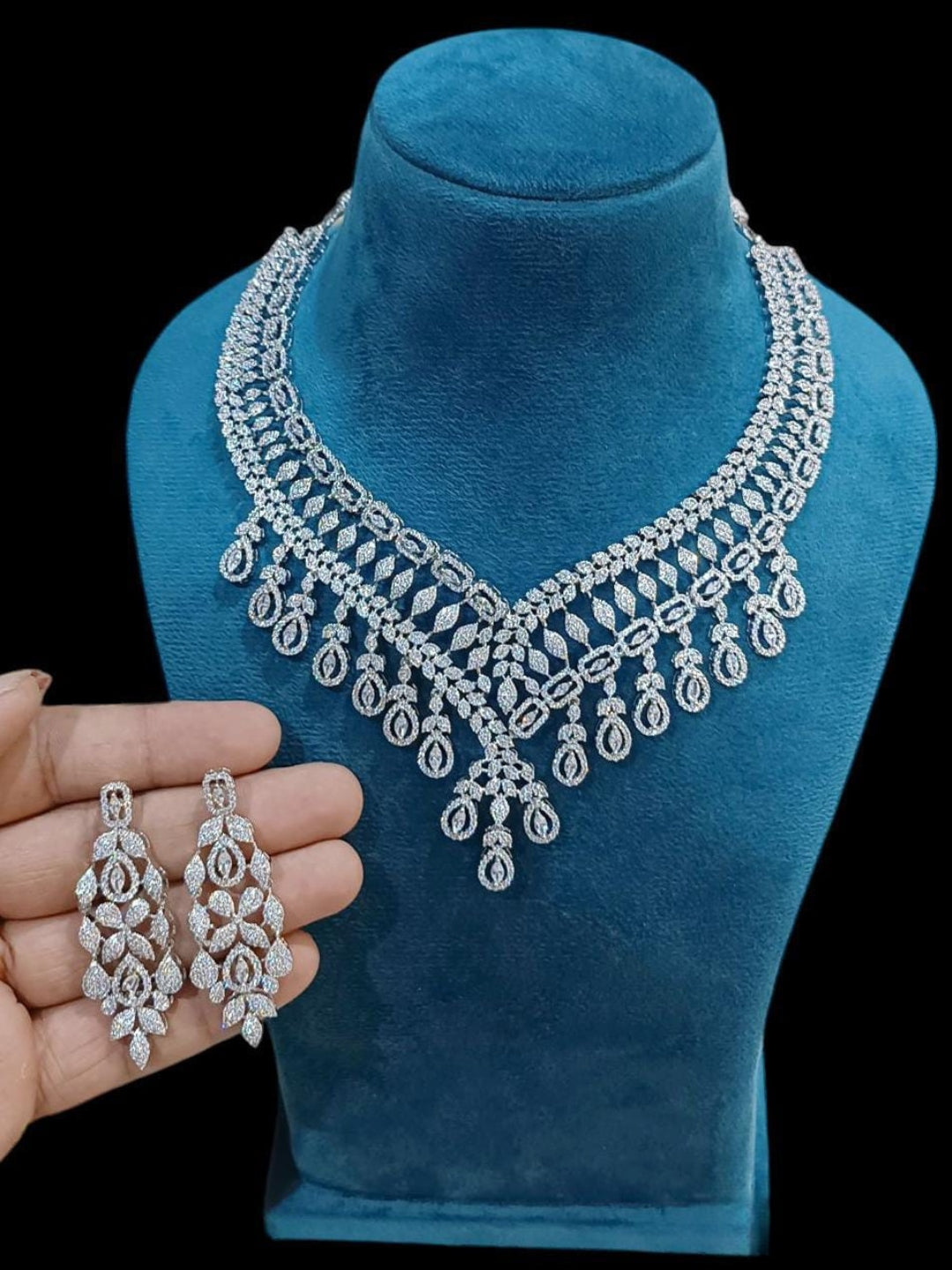 Ishhaara Teardrop Diamond Necklace Set