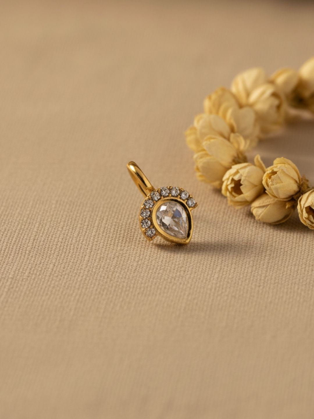 Ishhaara Teardrop Shaped Kundan Nath