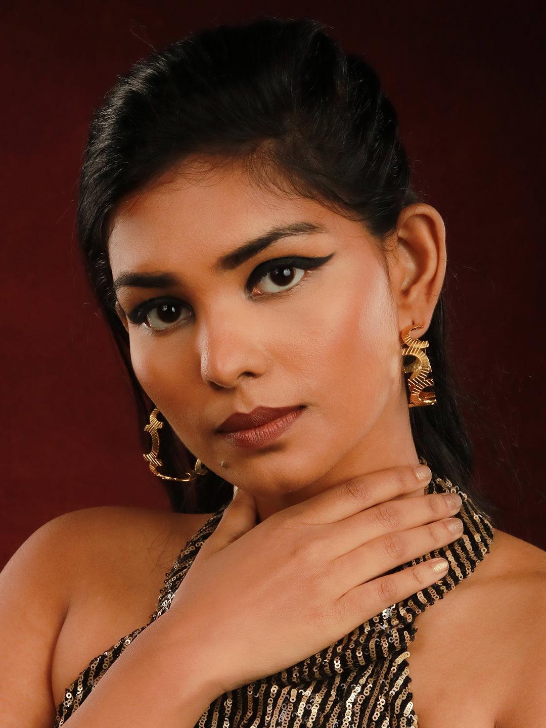 Ishhaara Textured C Hoop Huggie Earring