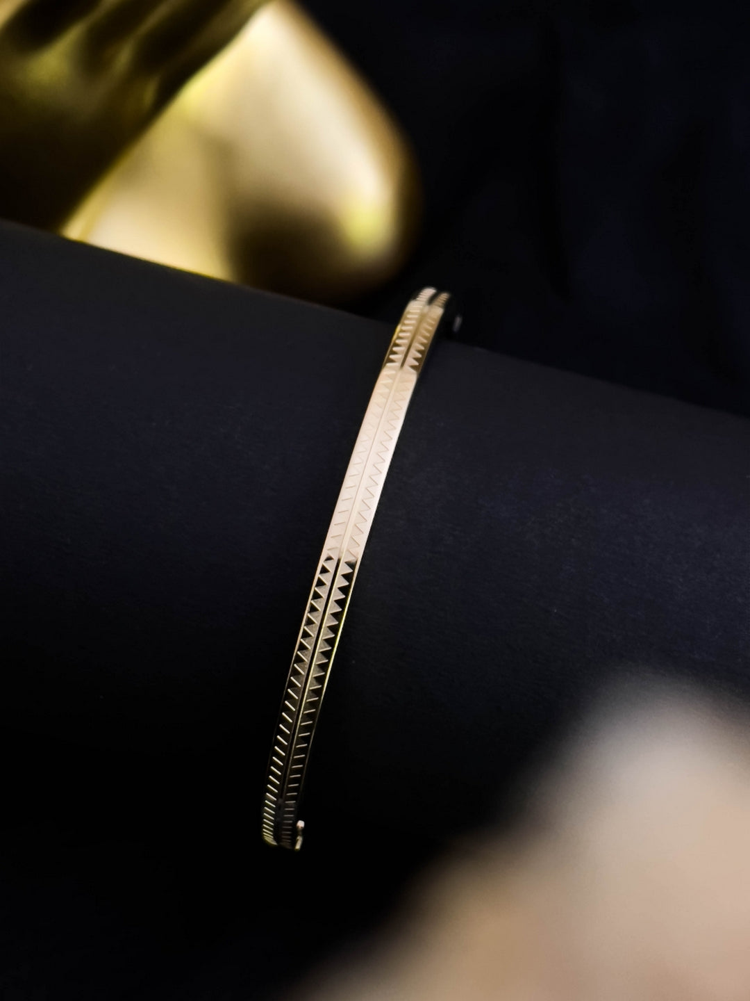 Ishhaara Textured Glossy Gold Bangle Bracelet
