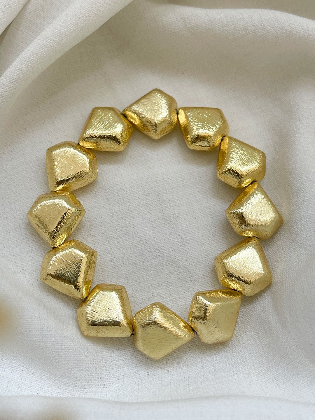 Ishhaara Textured Heart Throb Bracelet