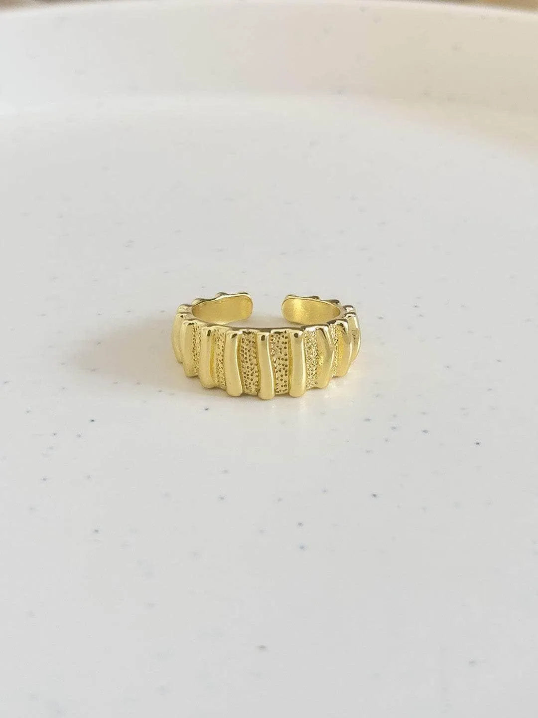 Ishhaara Textured And Ivory Enamel Ring