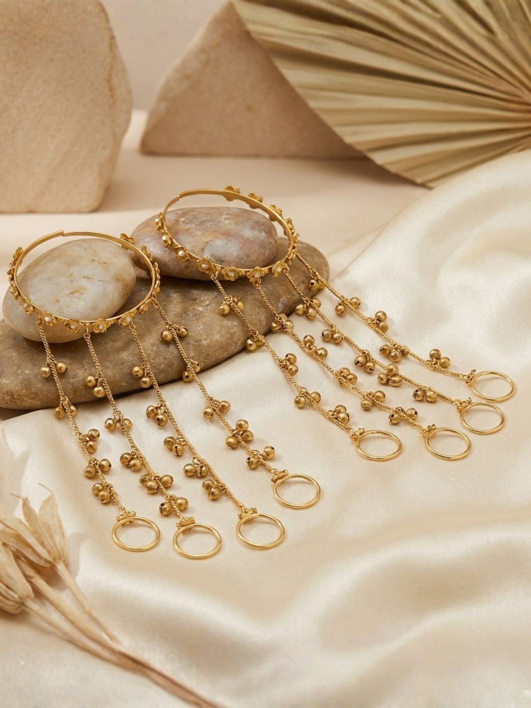 Ishhaara The Bumble Bee Hand Harness