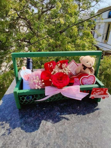 Ishhaara The Valentine Basket