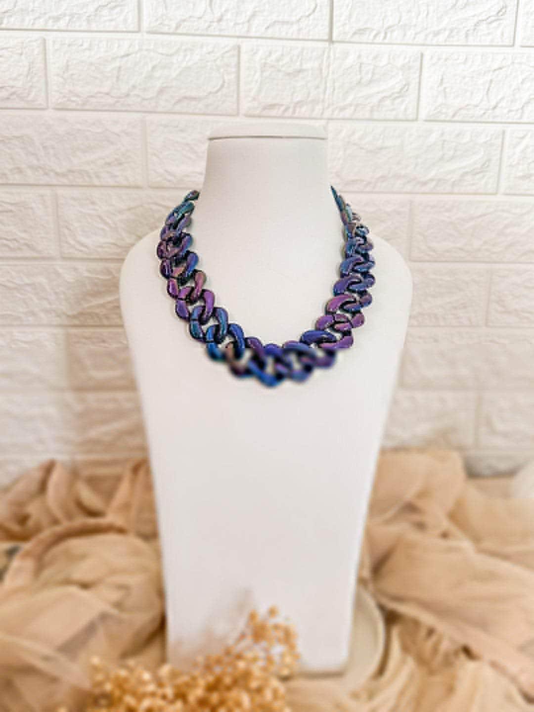 Ishhaara Thick Link Chain Resin Necklace