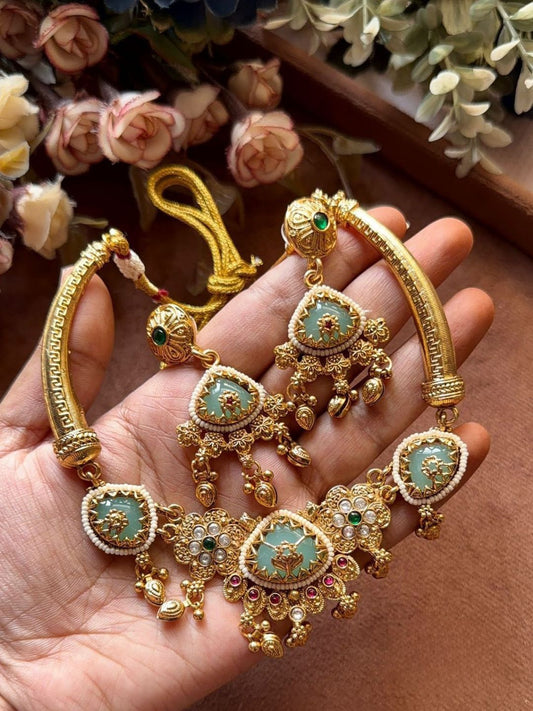 Ishhaara Tilak Shaped Heritage Necklace Set