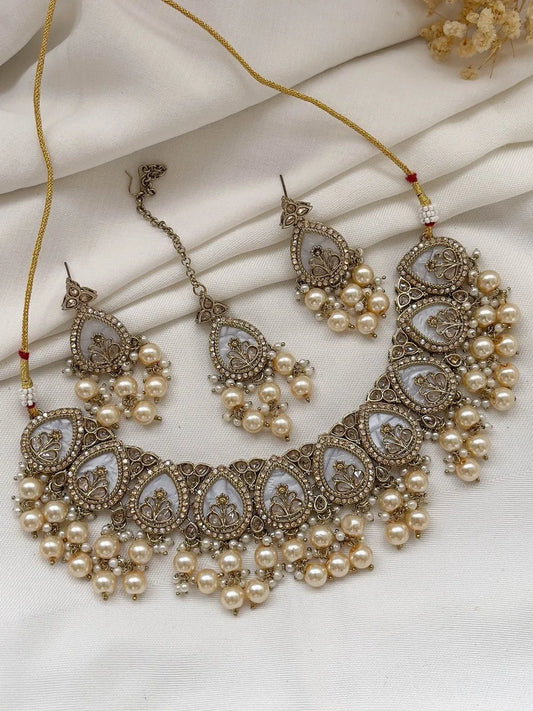 Ishhaara Traditional Drop Shaped Kundan Necklace Set