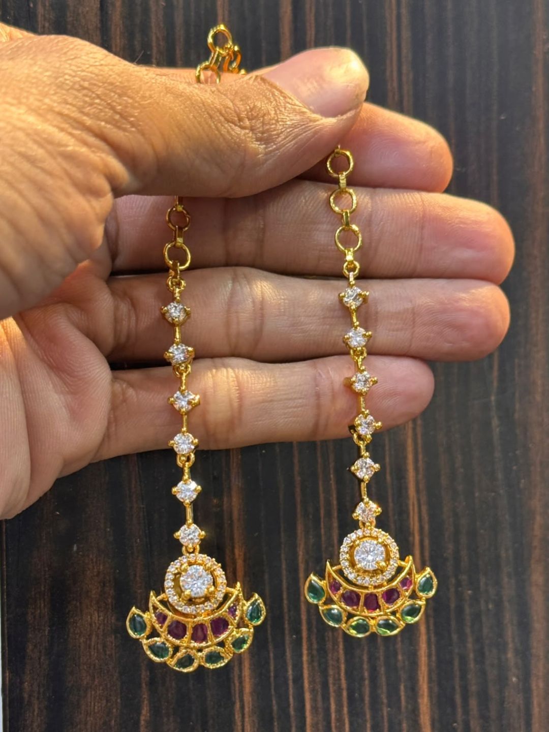 Ishhaara Traditional Earrings With Maatal