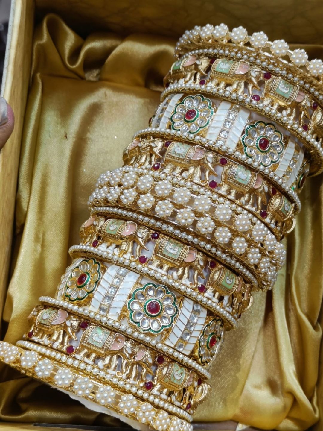 Ishhaara Traditional Floral Kundan Chooda