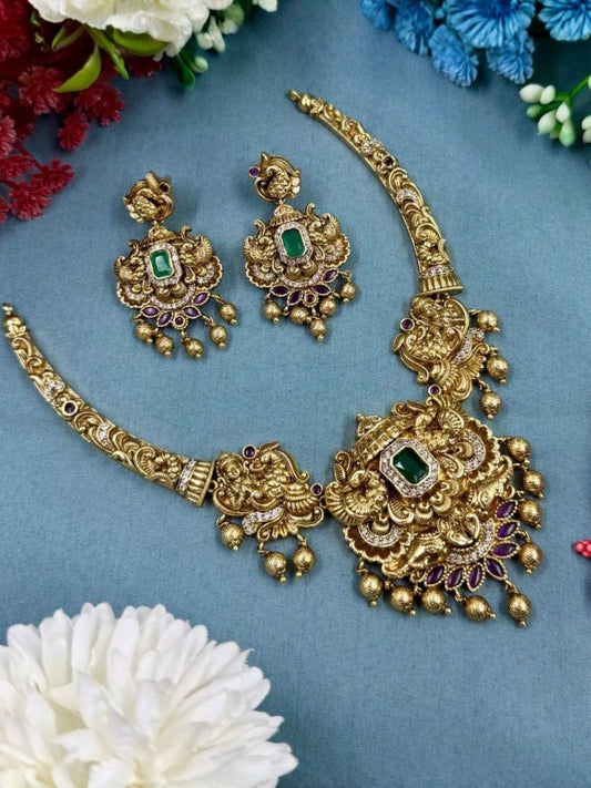 Ishhaara Traditional Hasli Necklace
