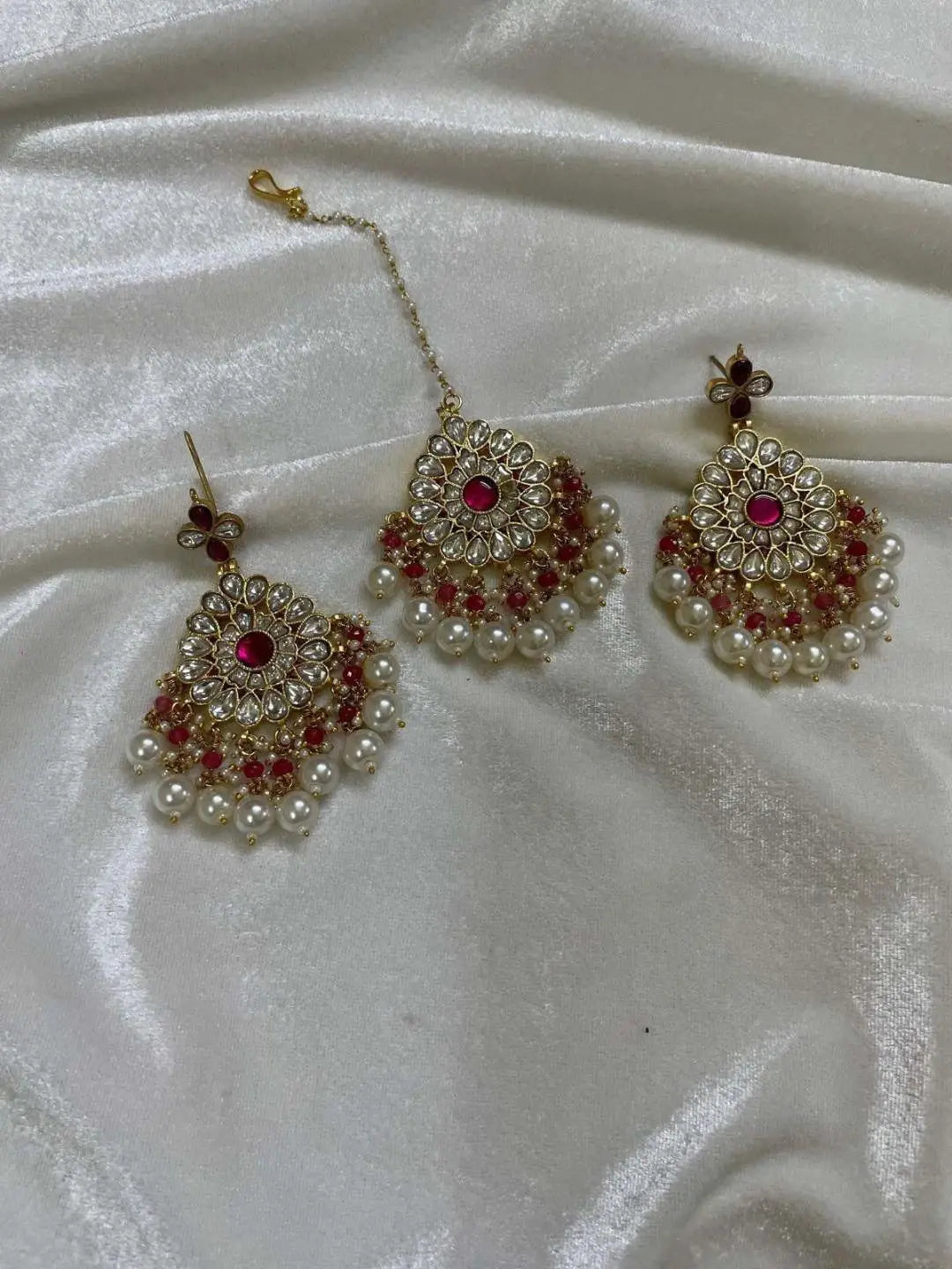 Ishhaara Traditional Jadau Kundan Studded Earrings With Maang Tikka