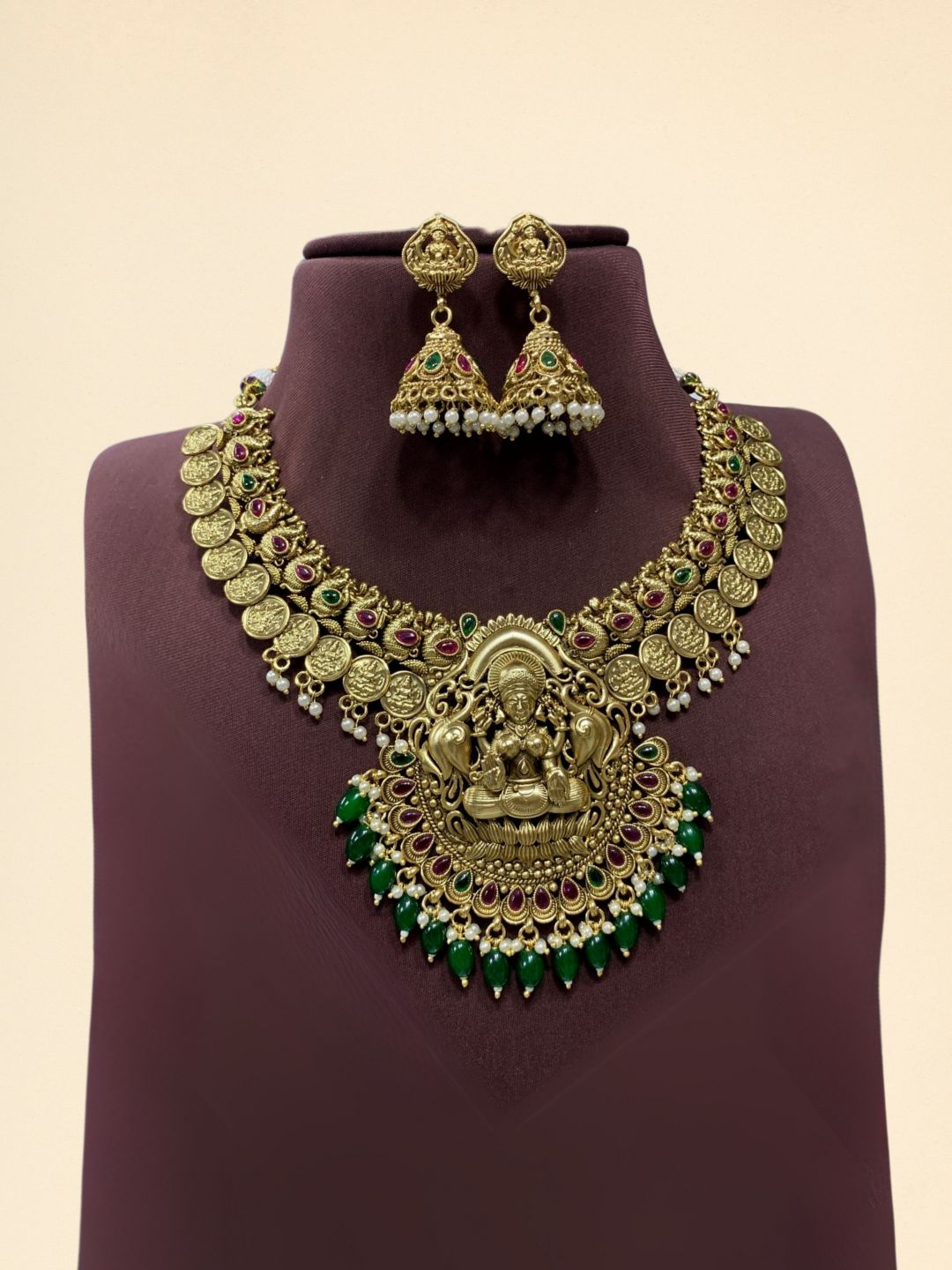 Ishhaara Traditional Kemp Stone Studded Choker Necklace