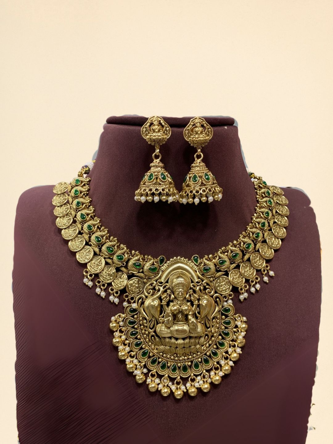 Ishhaara Traditional Kemp Stone Studded Choker Necklace