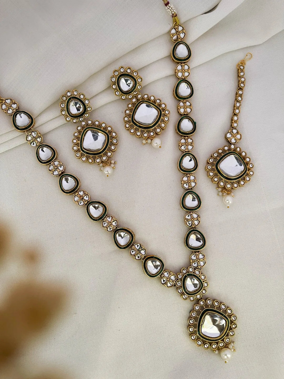 Ishhaara Traditional Kundan And Pearl Studded Long Necklace