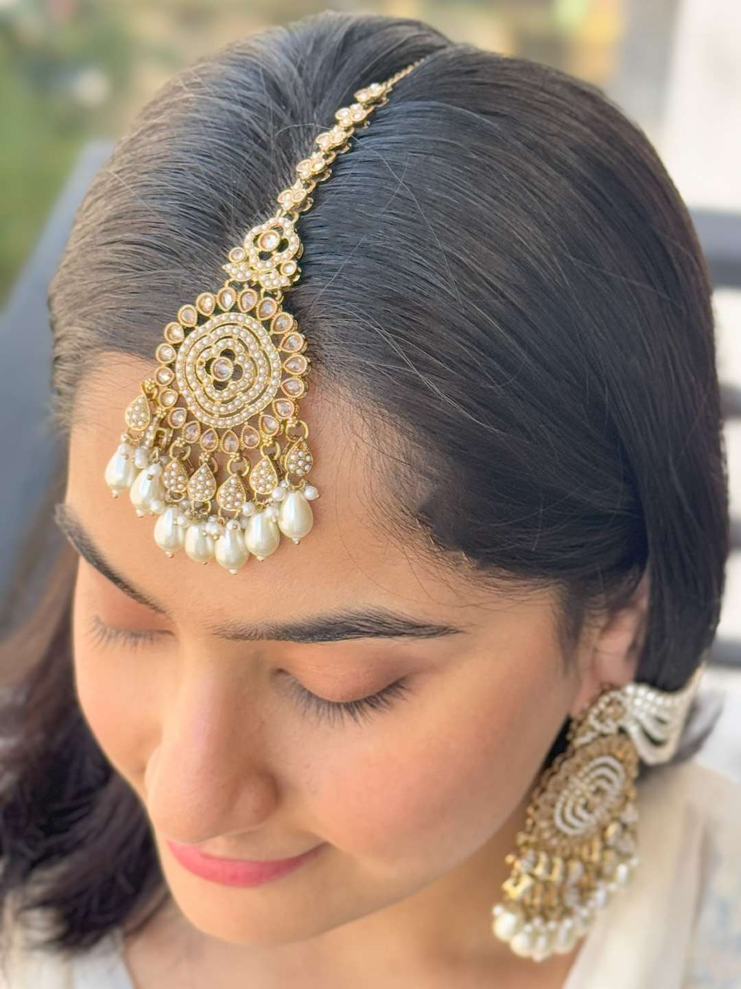 Ishhaara Traditional Kundan Earrings With Earchain And Teeka