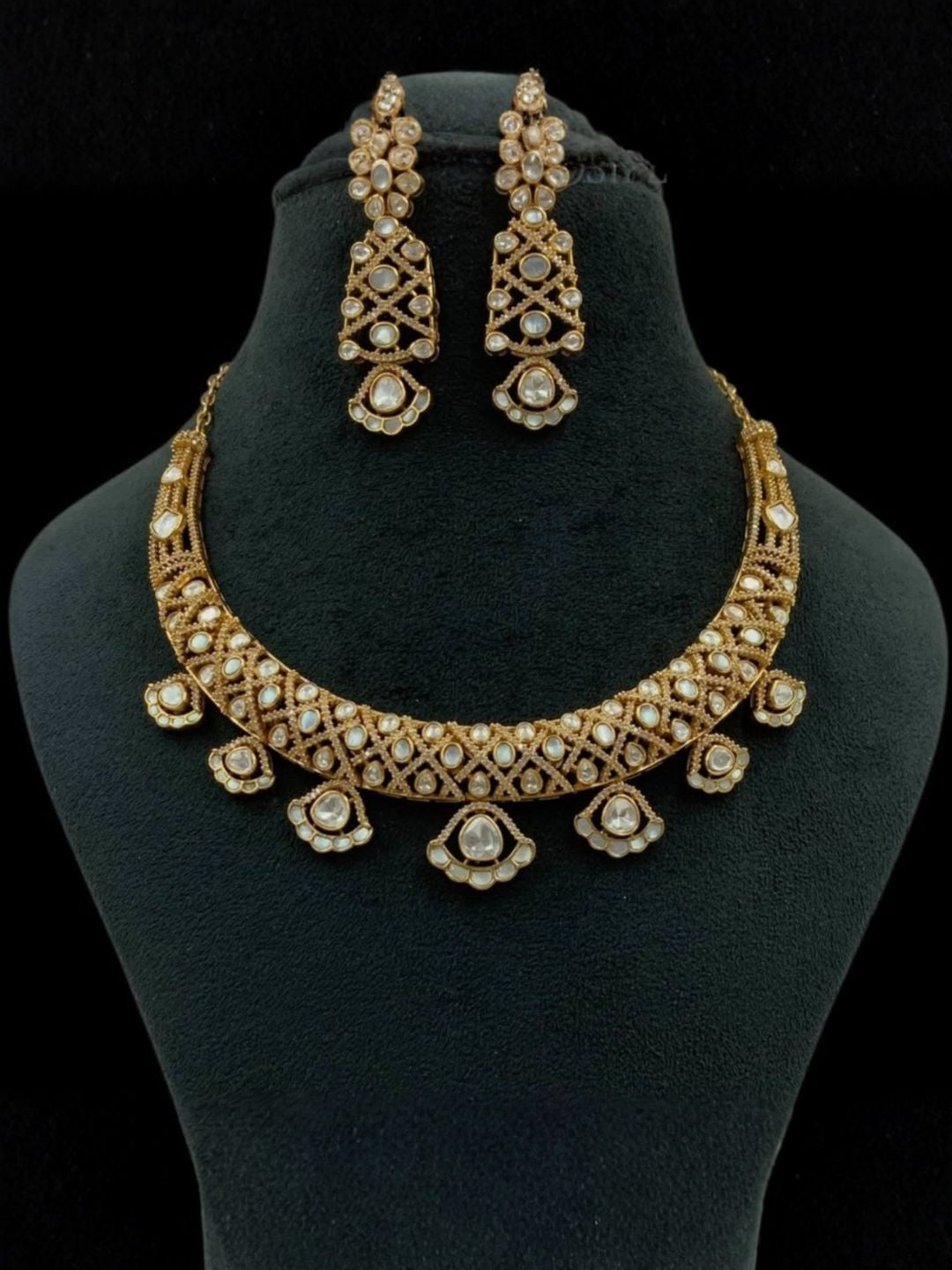 Ishhaara Traditional Polki Choker