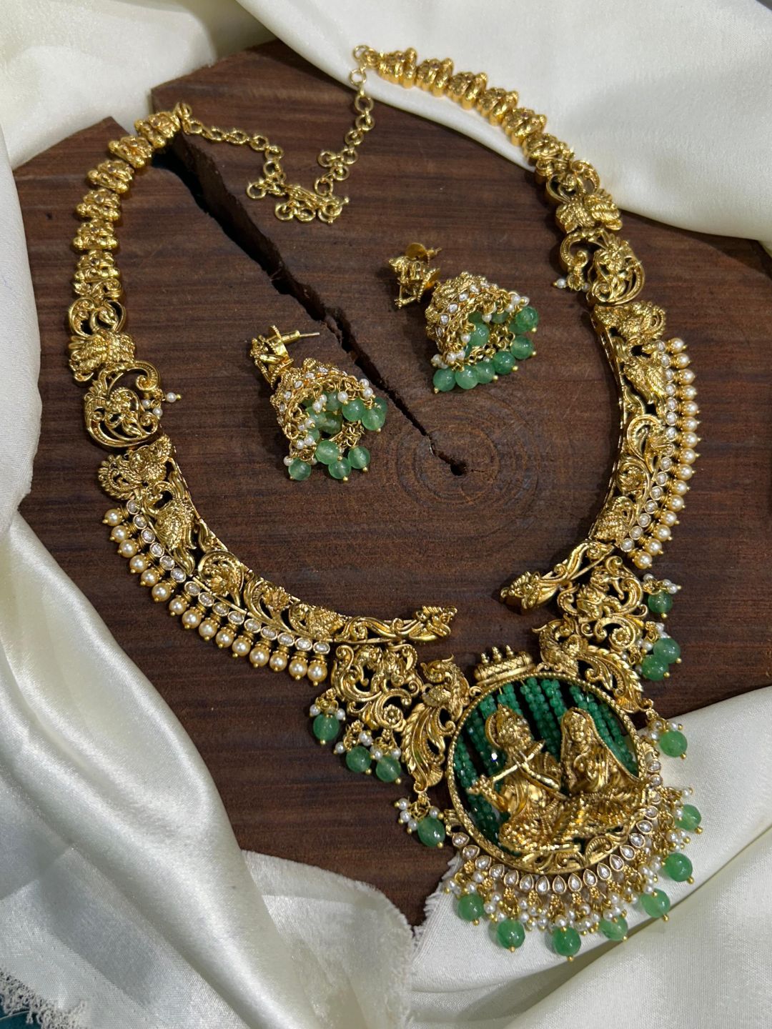 Ishhaara Traditional Radha Krishnan Choker Necklace