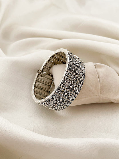 Ishhaara Traditional Silver Kada