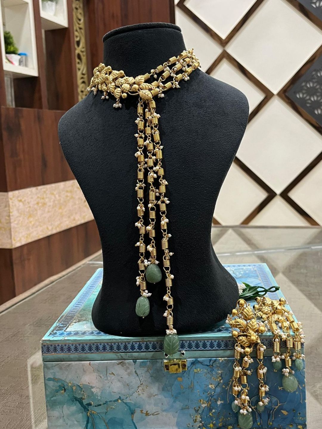 Ishhaara Trendy Fushion Necklace