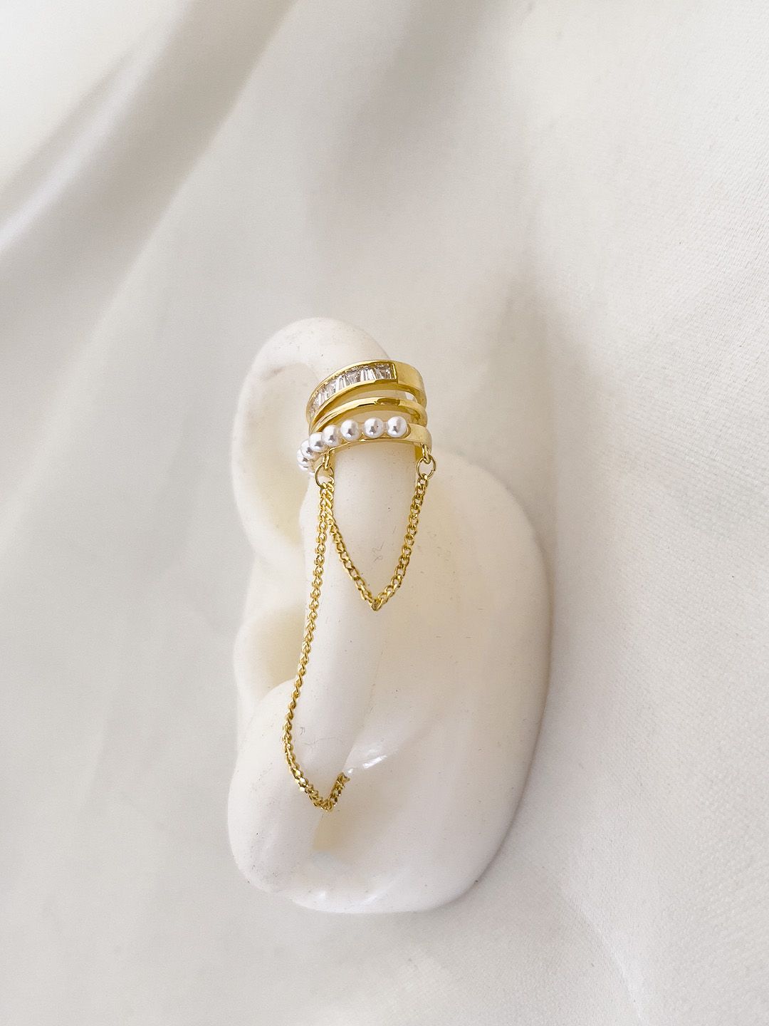 Ishhaara Trendy Long Chain Earcuff