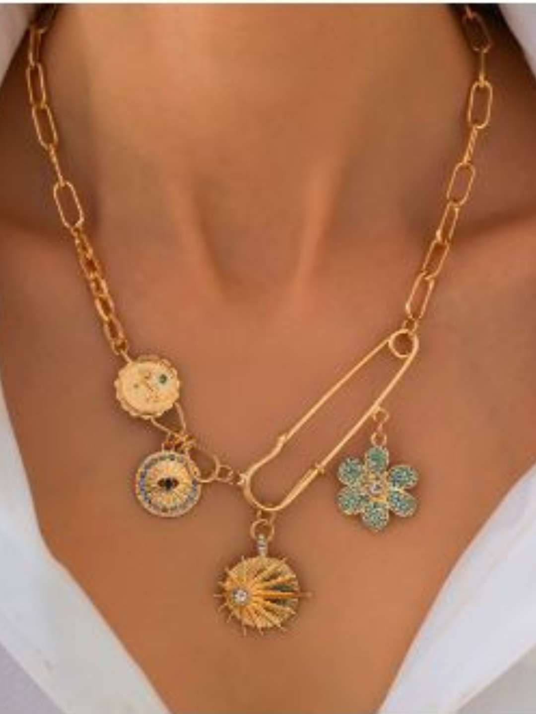 Ishhaara Trendy Rhinestone Inlaid Flower Sun Relief Disk Charm Paperclip Necklace