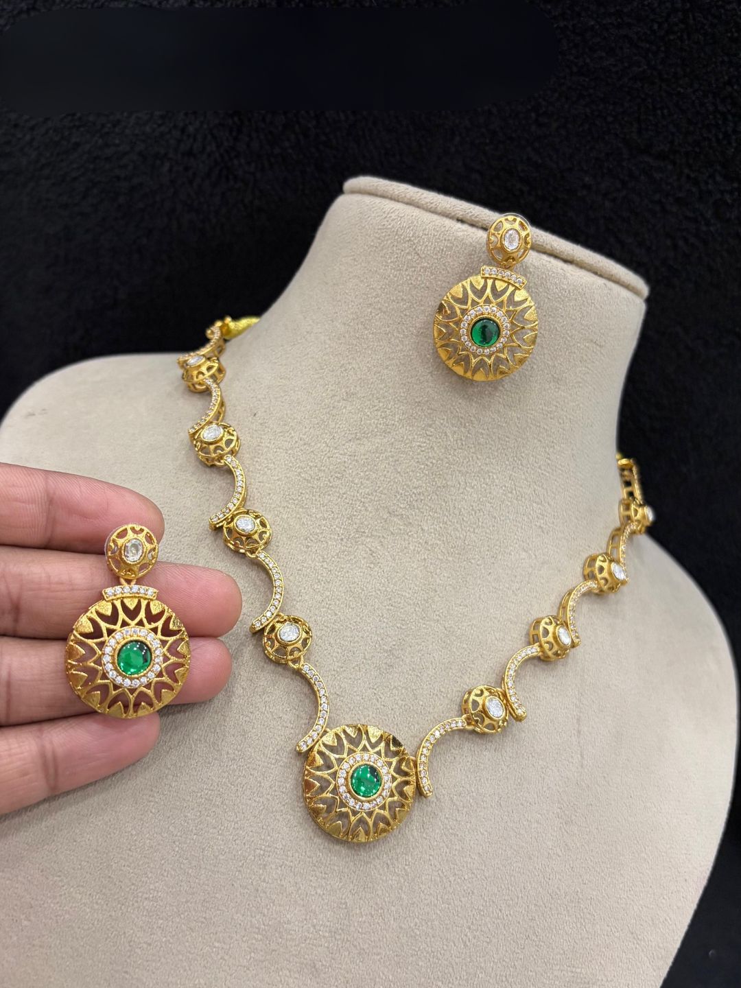 Ishhaara Trendy Stone Studded Choker Set