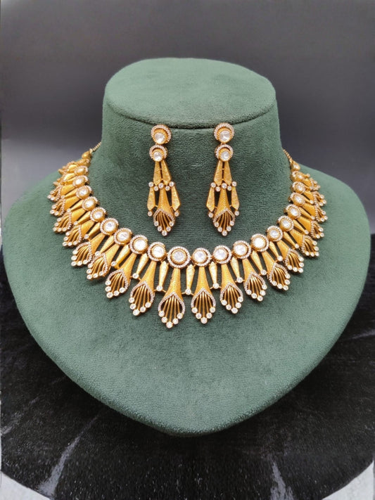 Ishhaara Trendy Stone Studded Fushion Necklace