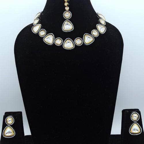 Ishhaara Triangular Dual Ad Kundan Necklace Set