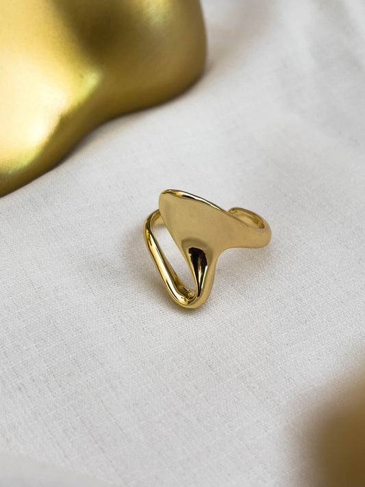 Ishhaara Twist Twirl Ring