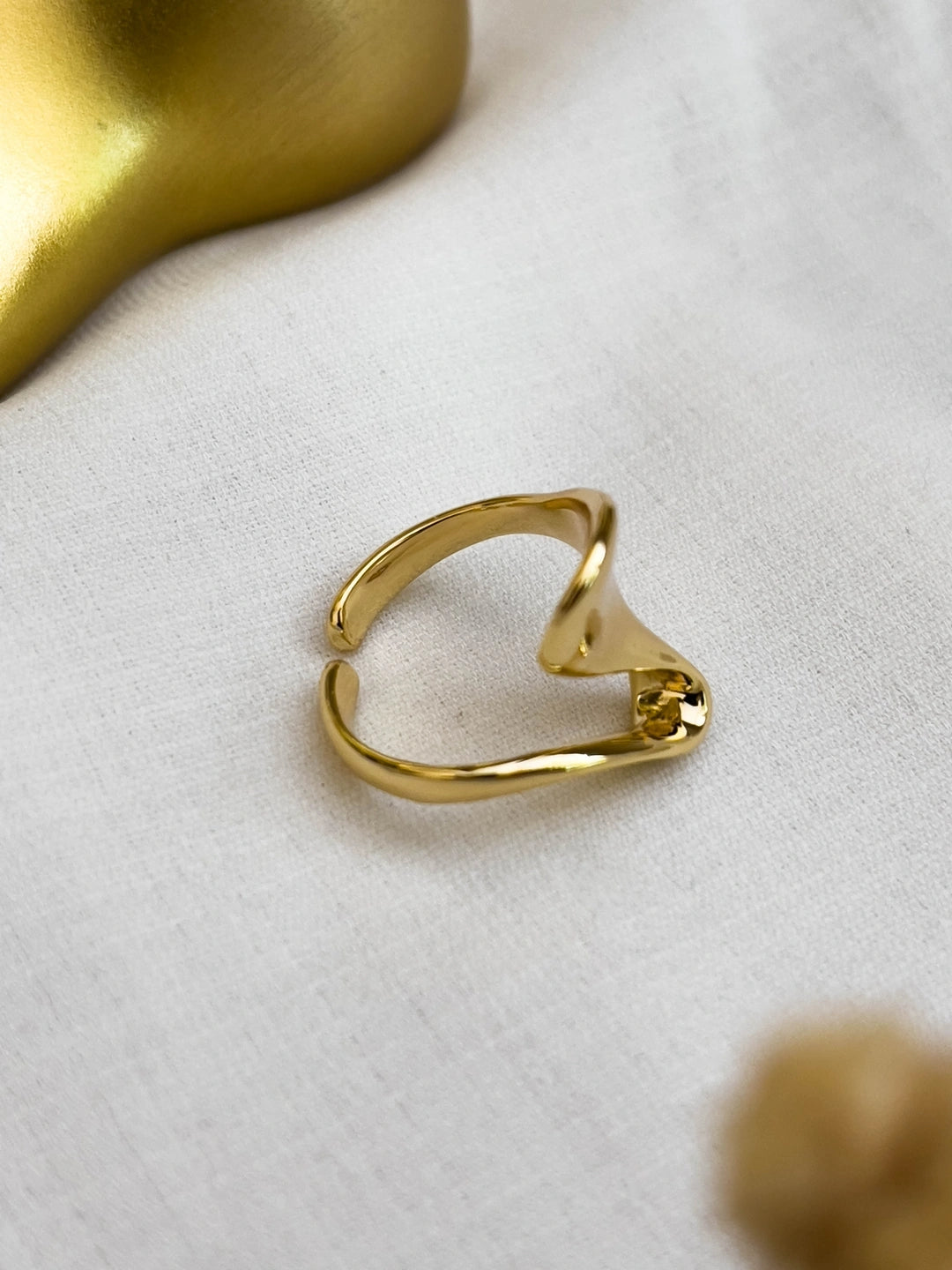 Ishhaara Twist Twirl Ring