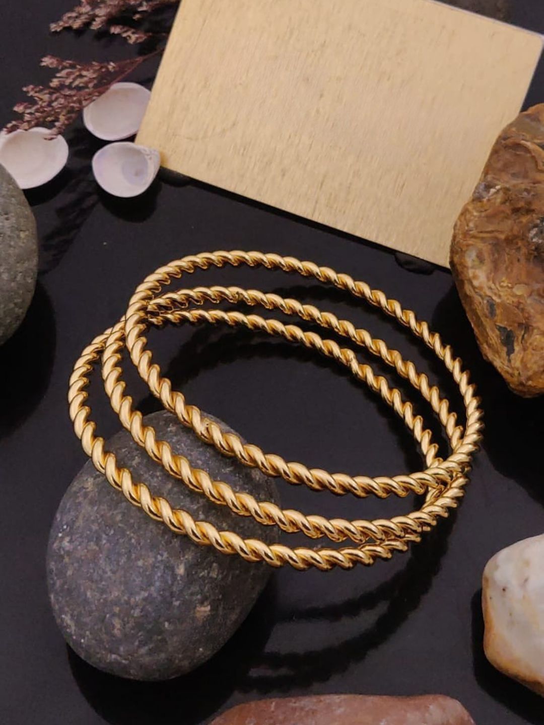 Ishhaara Twisted Stainless Steel Handcuff
