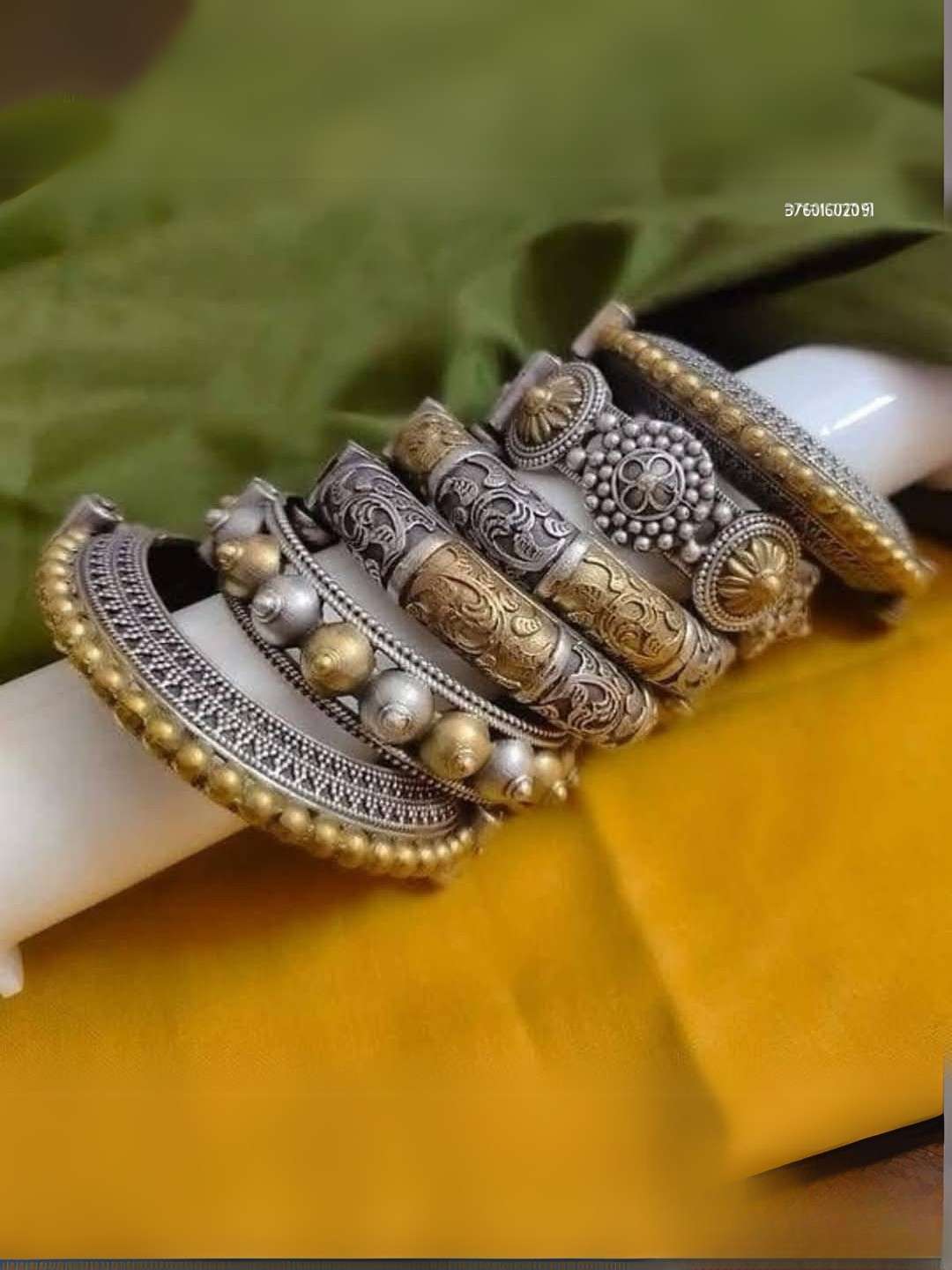 Ishhaara Two Tone Bangles Combo Set Of 6 Pieces