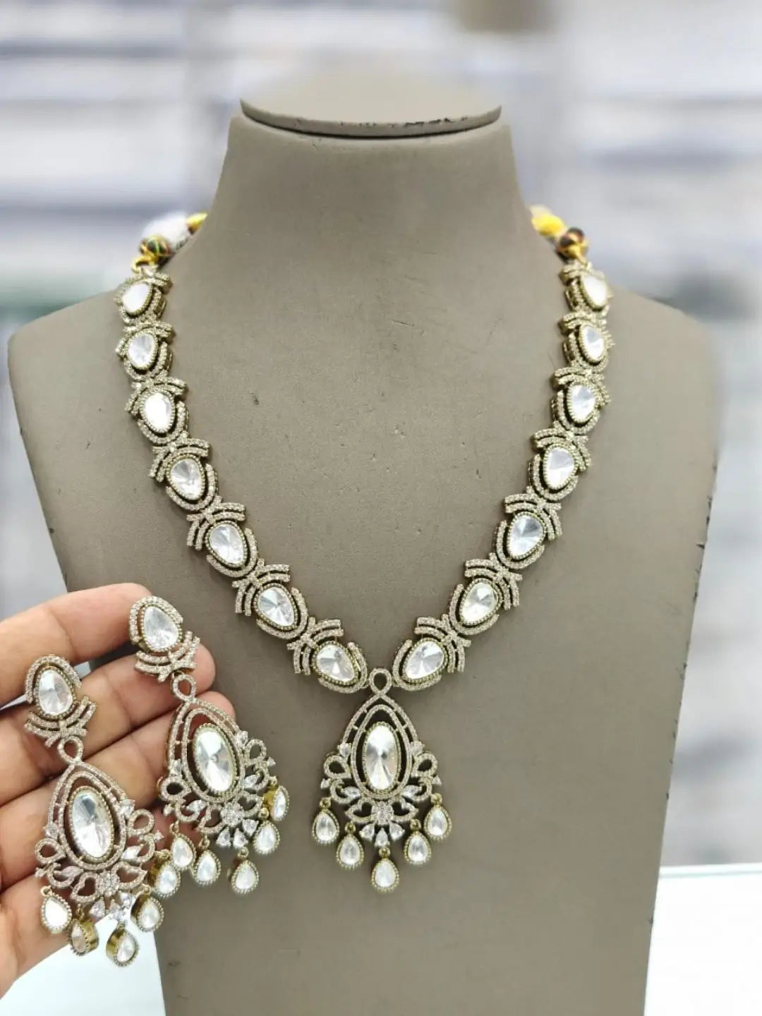 Ishhaara Uncut Kundan Single Line Necklace